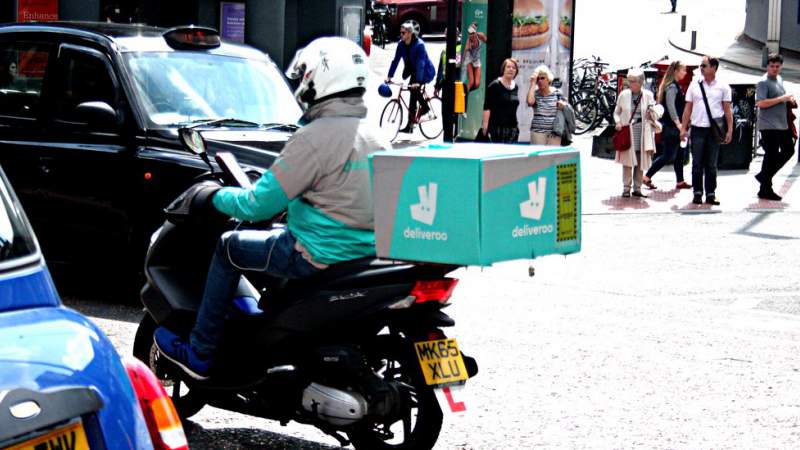 Imagen de La Seguridad Social vence en juicio a Deliveroo: Los riders son falsos autónomos | Patricia Perdomo